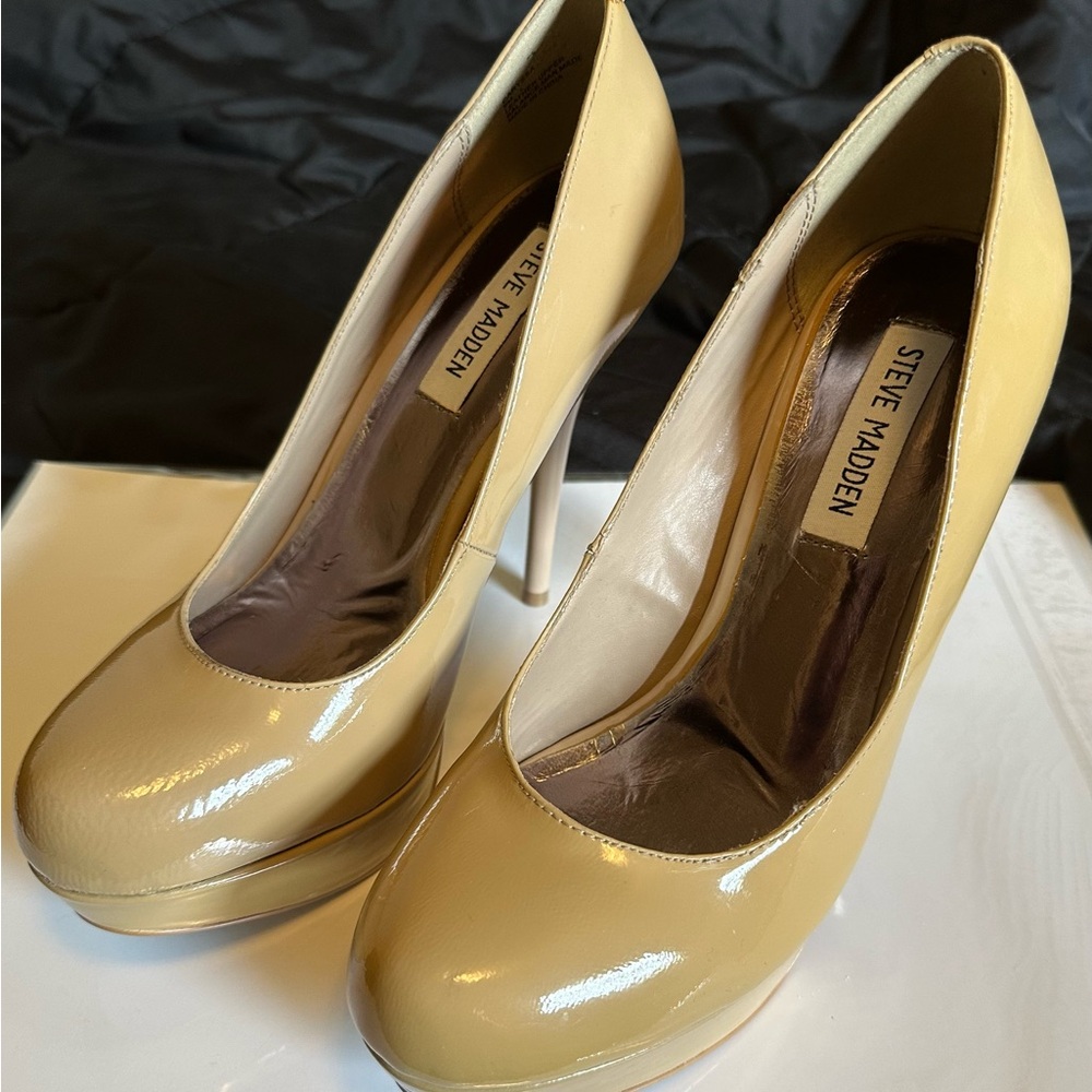 Steve Madden Glossy Beige Heels